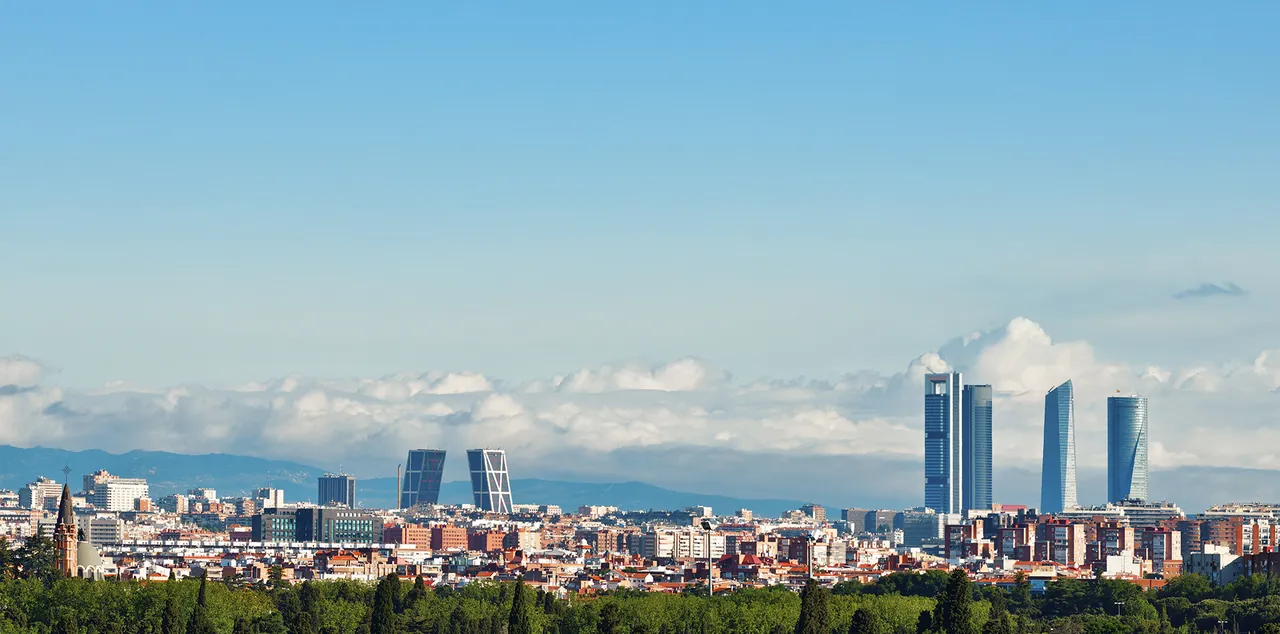 Vista panorámica del norte de Madrid con las torres de negocios